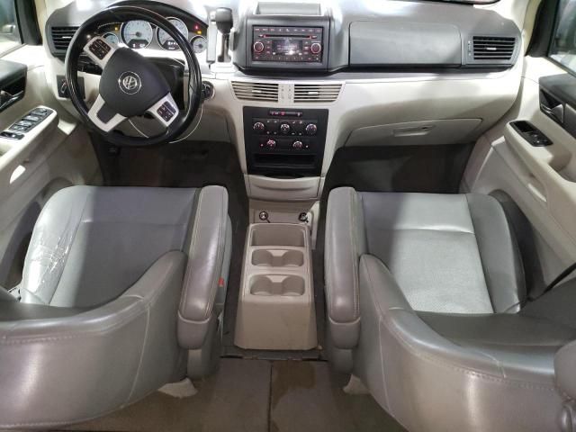 2011 Volkswagen Routan SE