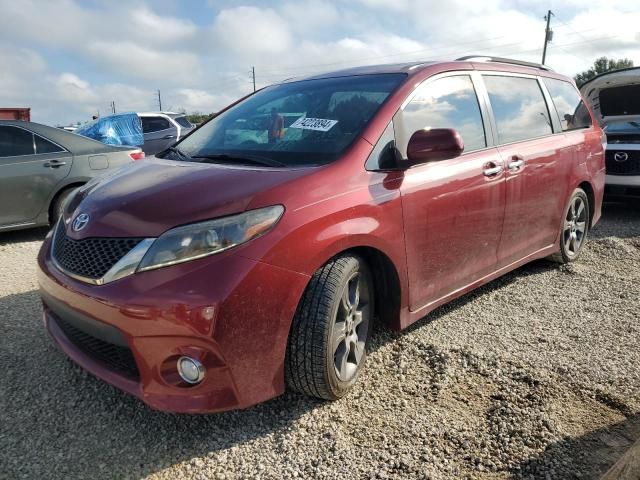 2015 Toyota Sienna Sport