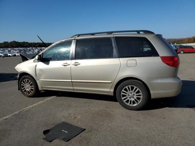 2010 Toyota Sienna XLE