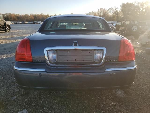 2005 Lincoln Town Car Signature Limited