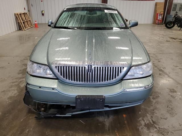 2005 Lincoln Town Car Signature Limited