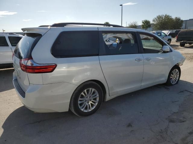 2017 Toyota Sienna XLE