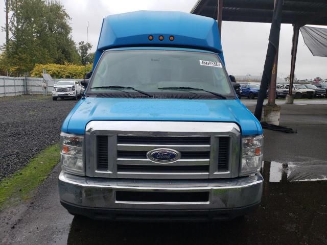 2014 Ford Econoline E450 Super Duty Cutaway Van