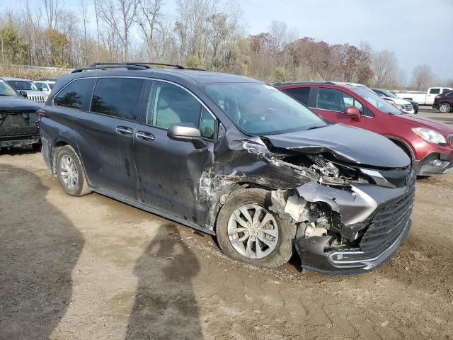 2022 Toyota Sienna XLE