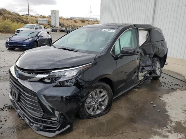 2024 Toyota Sienna LE