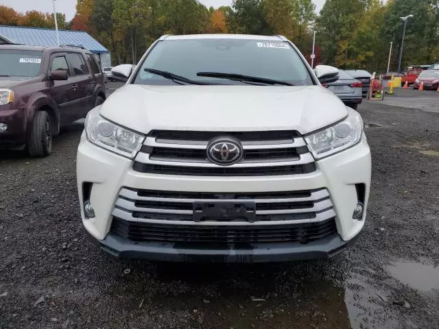 2019 Toyota Highlander SE