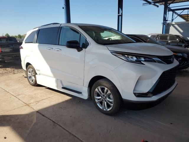 2022 Toyota Sienna XSE