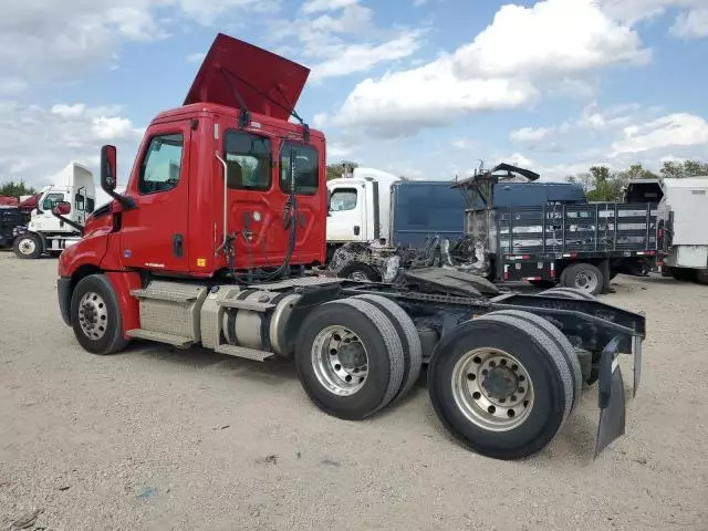 2020 Freightliner Cascadia 126