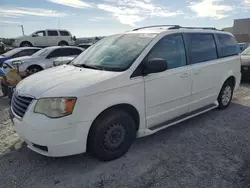 Chrysler Town & Country lx Vehiculos salvage en venta: 2010 Chrysler Town & Country LX