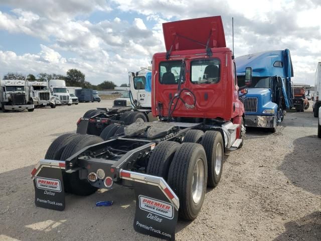 2020 Freightliner Cascadia 126