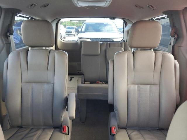 2013 Chrysler Town & Country Touring L