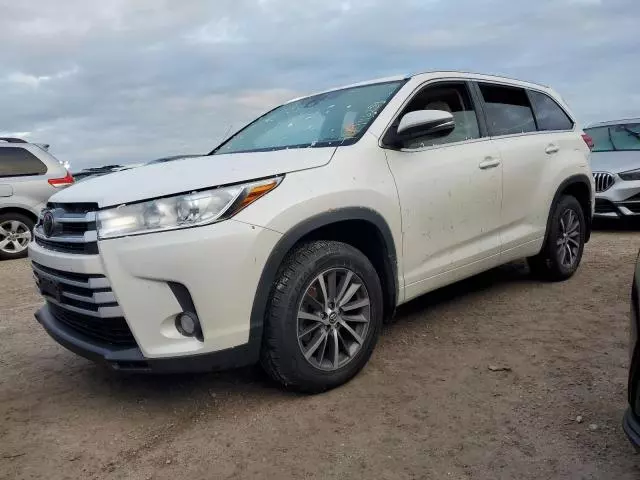 2017 Toyota Highlander SE