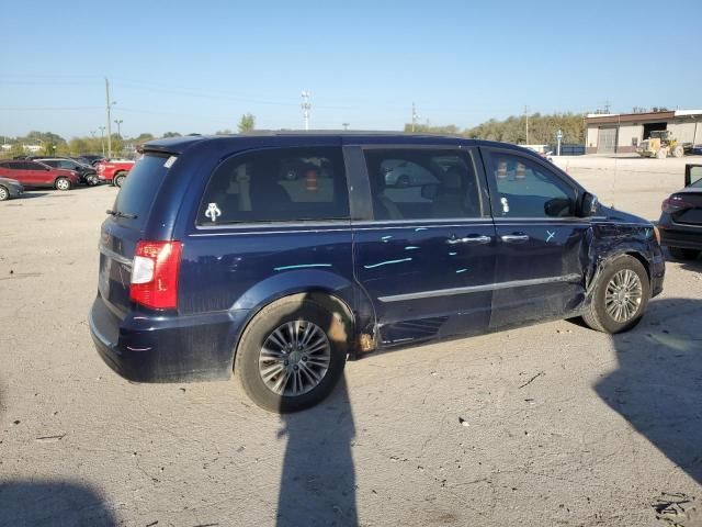 2013 Chrysler Town & Country Touring L