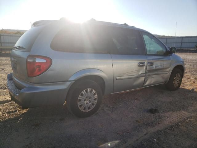 2005 Chrysler Town & Country LX