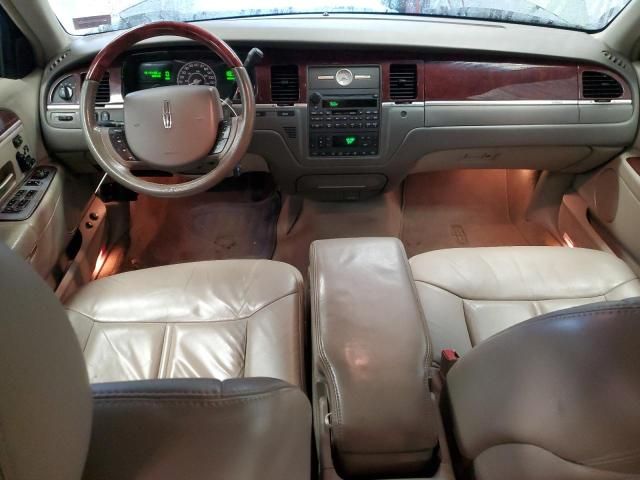 2005 Lincoln Town Car Signature Limited