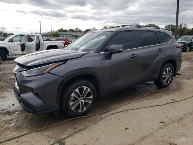 2024 Toyota Highlander LE