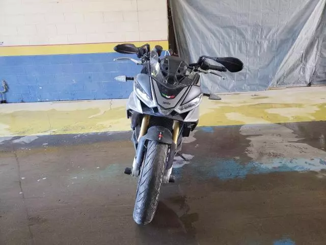 2022 Aprilia Tuono V4 1100