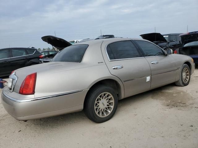 2002 Lincoln Town Car Signature