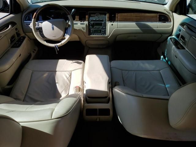 2007 Lincoln Town Car Designer