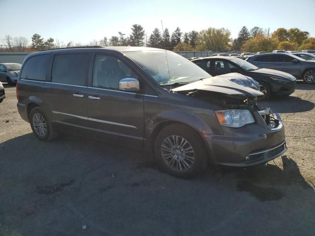 2015 Chrysler Town & Country Touring L