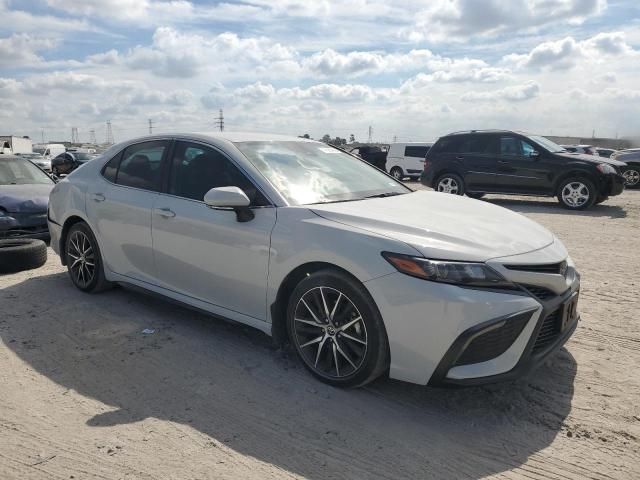 2022 Toyota Camry SE