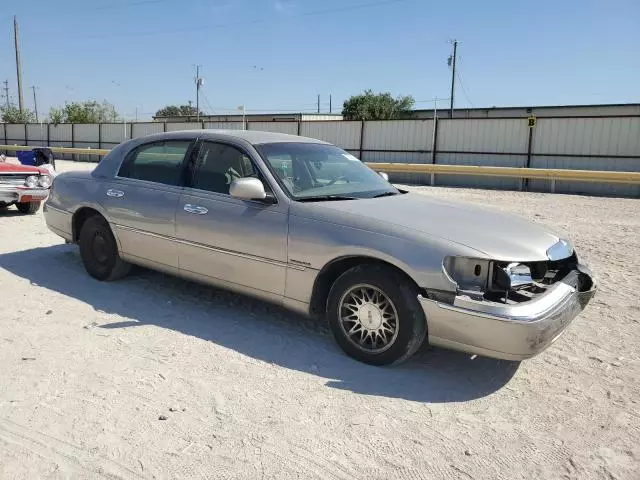 2000 Lincoln Town Car Signature