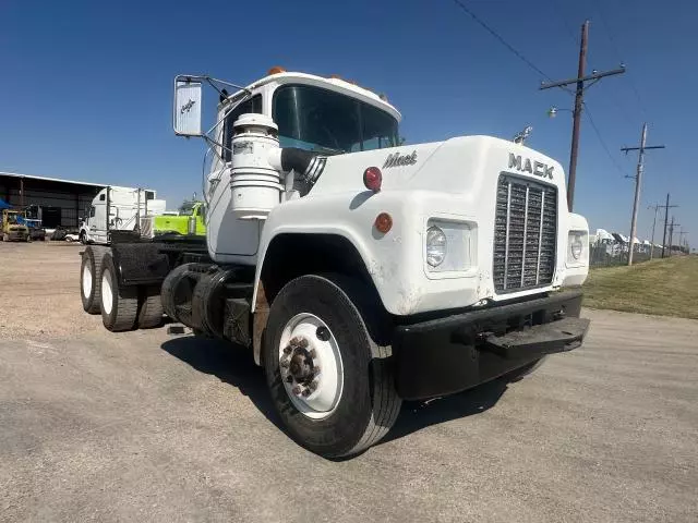 1987 Mack 600 R600