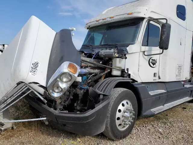 2000 Freightliner Conventional FLC120