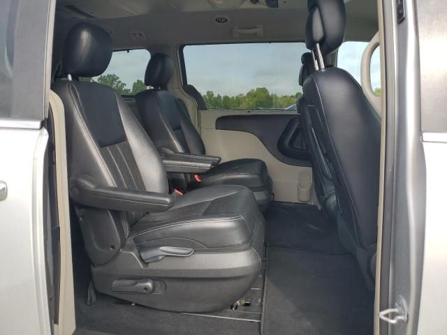 2012 Chrysler Town & Country Touring L