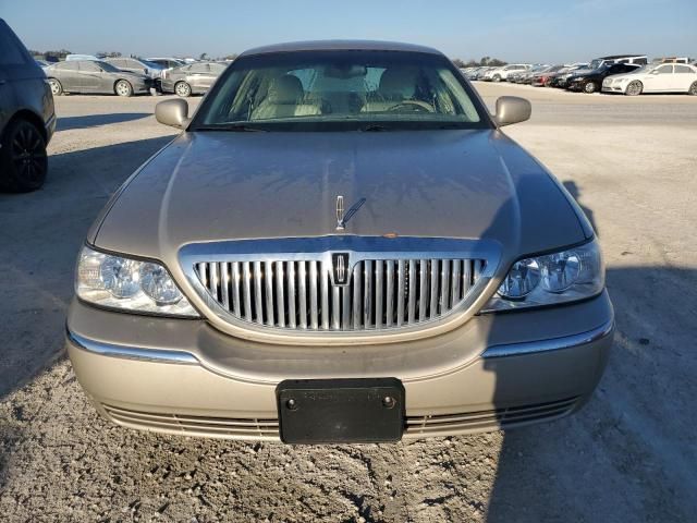 2004 Lincoln Town Car Executive