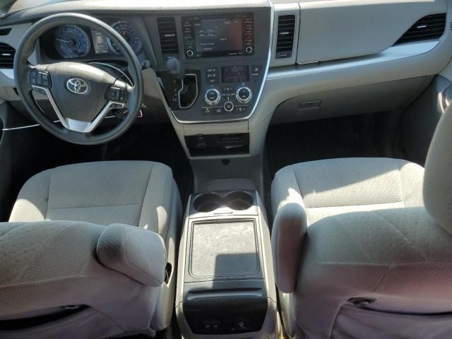 2019 Toyota Sienna LE