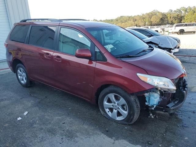 2017 Toyota Sienna LE