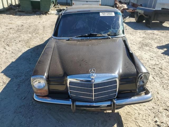 1972 Mercedes-Benz 220