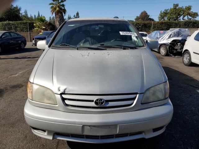 2003 Toyota Sienna LE