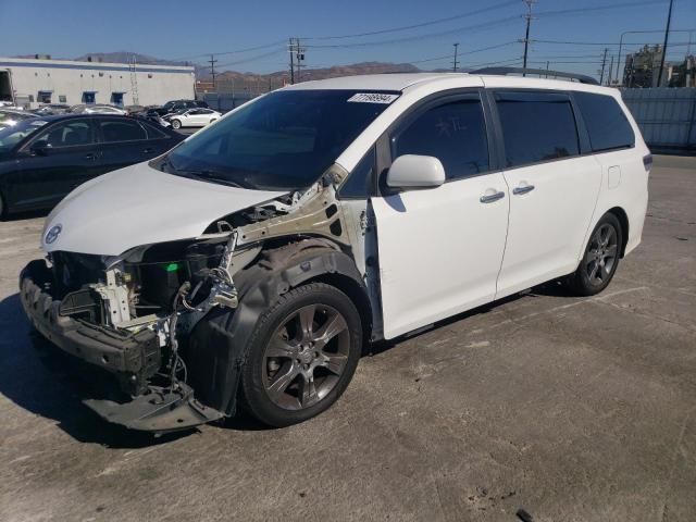 2015 Toyota Sienna Sport