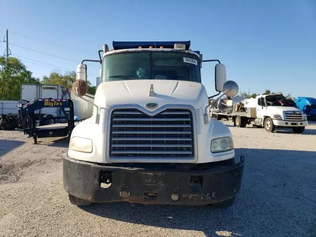 2007 Mack 600 CXN600