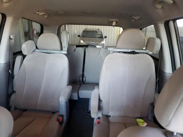 2011 KIA Sedona LX