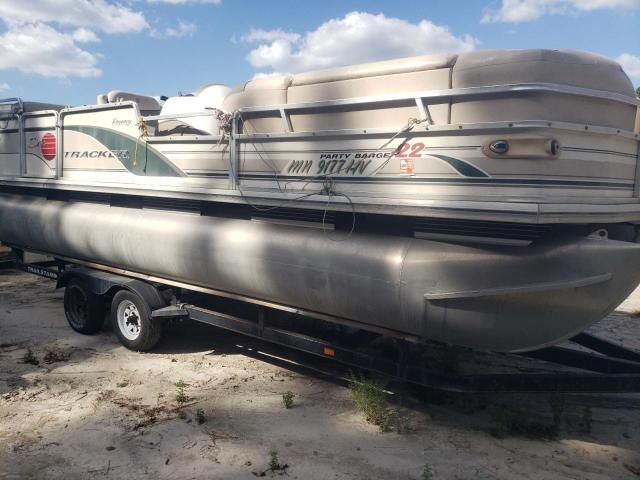 2000 Tracker Boat