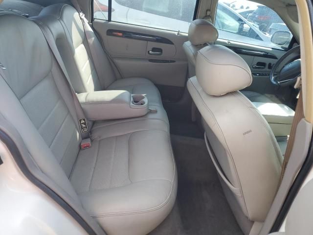 2001 Lincoln Town Car Signature