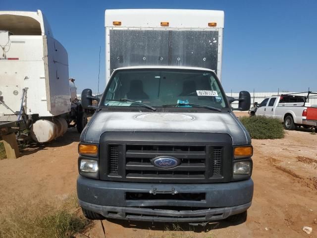 2011 Ford Econoline E350 Super Duty Cutaway Van