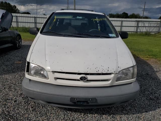 2000 Toyota Sienna CE