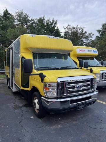 2019 Ford Econoline E450 Super Duty Cutaway Van