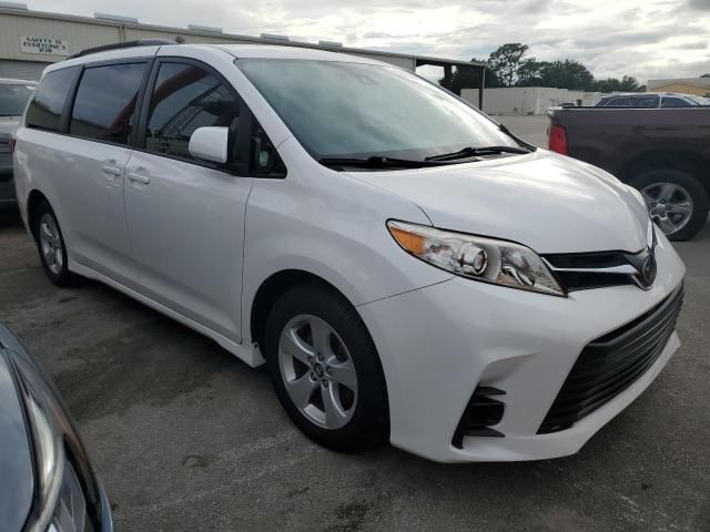 2018 Toyota Sienna LE