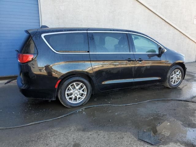 2024 Chrysler Voyager LX