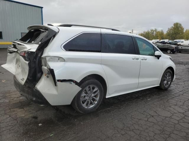 2022 Toyota Sienna XLE