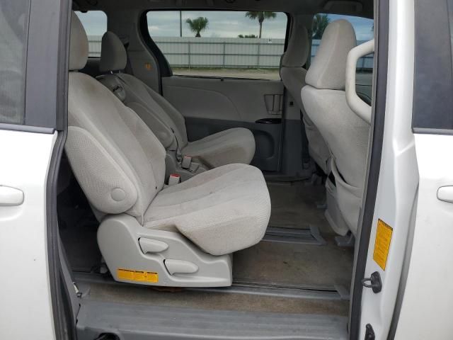 2013 Toyota Sienna LE