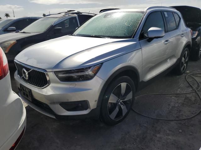 2019 Volvo XC40 T5 Momentum