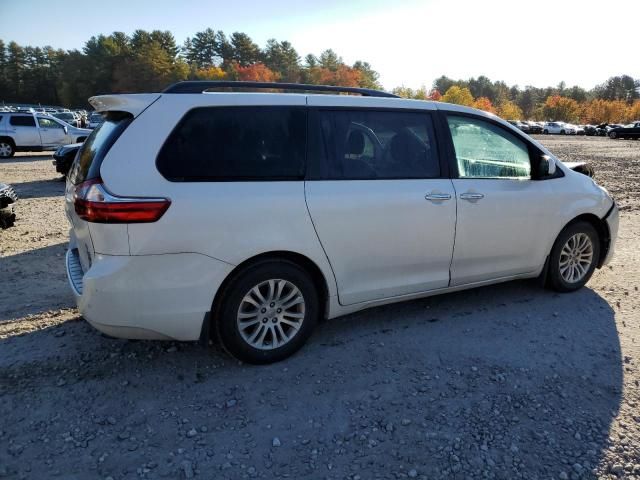 2017 Toyota Sienna XLE