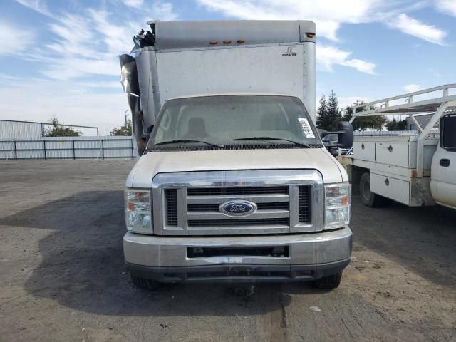 2016 Ford Econoline E350 Super Duty Cutaway Van