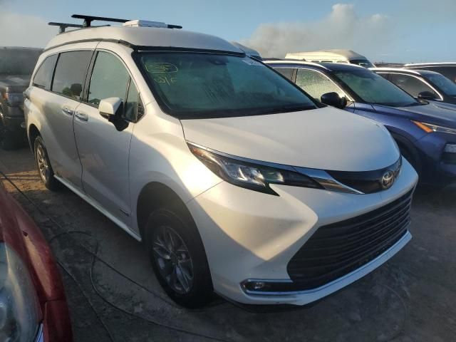 2021 Toyota Sienna XLE